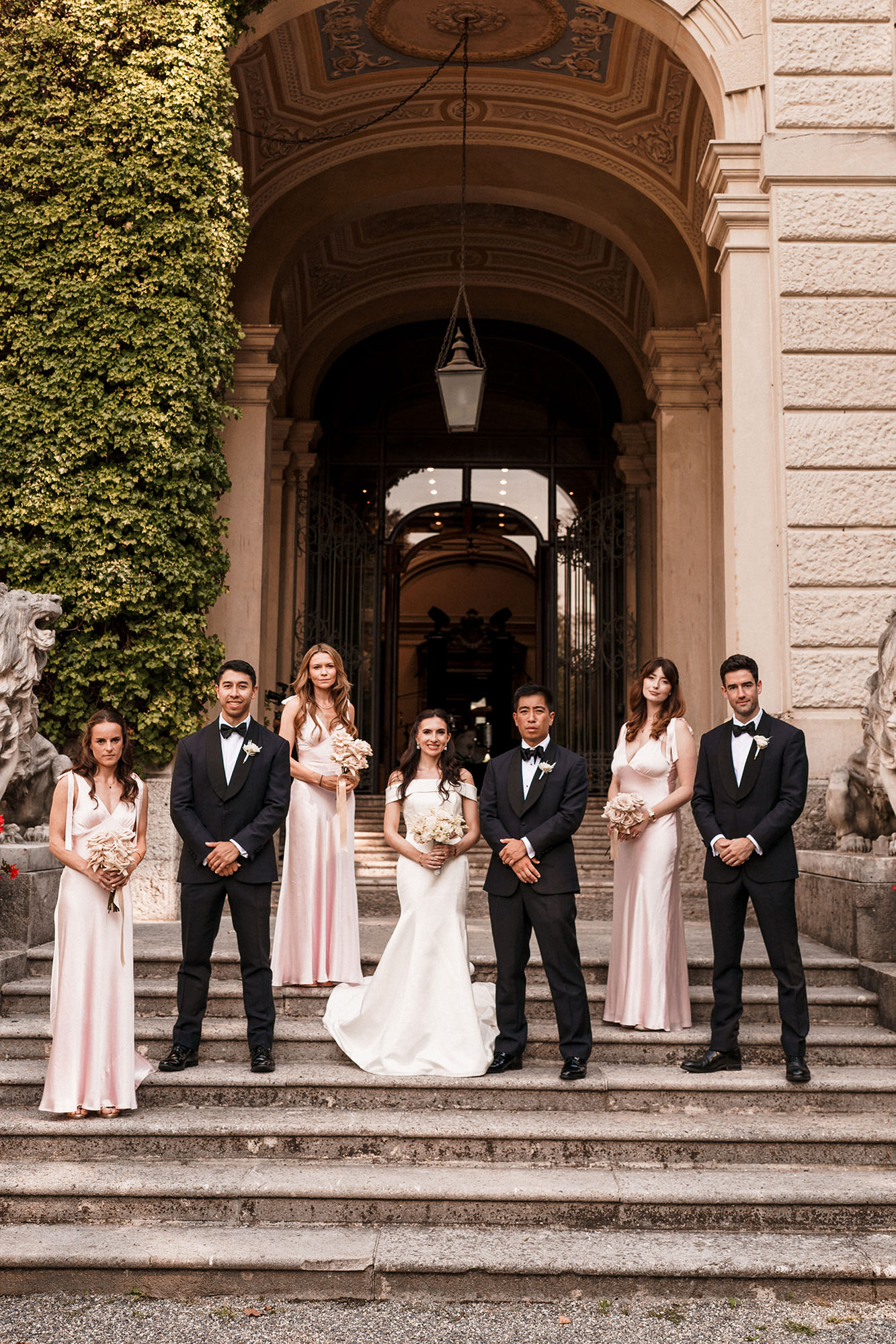 Lara before the ceremony at Villa Erba