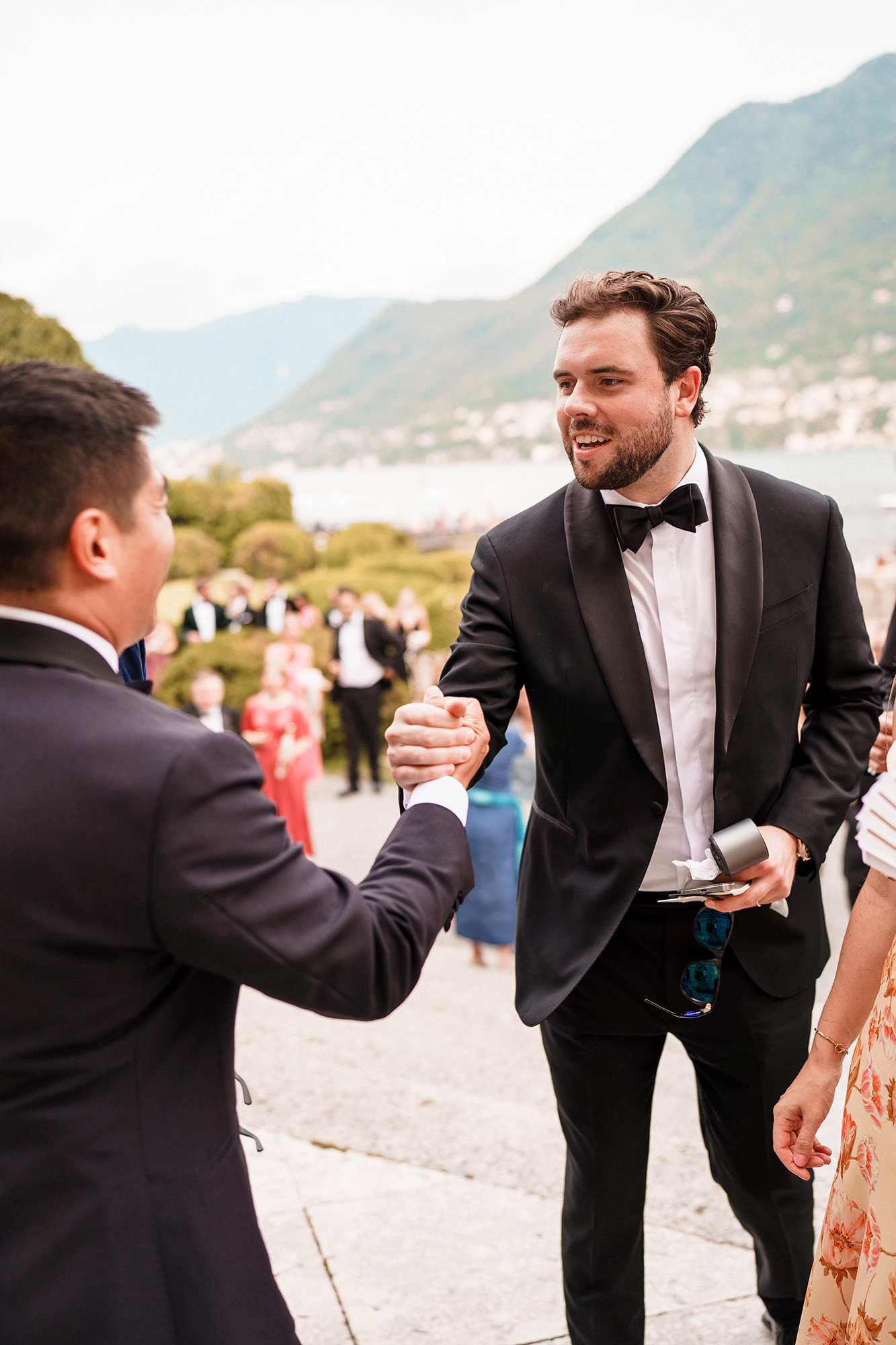 Relaxed portraits of Lara and Qiao at Villa Erba