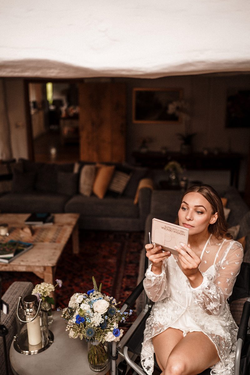 Bride make up touch up wedding morning photo idea